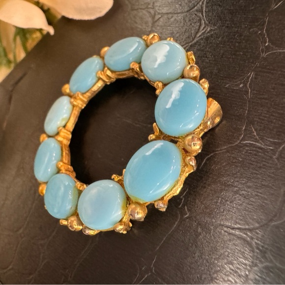 Vintage Turquoise Round Shaped Pin/ Broach. Gold With Turquoise Cabochons - Picture 12 of 14